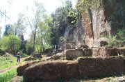 Le altre tombe falische-romane
dopo il Fosso Rio Maggiore
(8557 bytes)